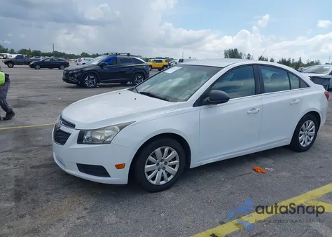 2011 Chevrolet Cruze Ls z USA, uszkodzony, nr VIN 1G1PC5SH8B7222360